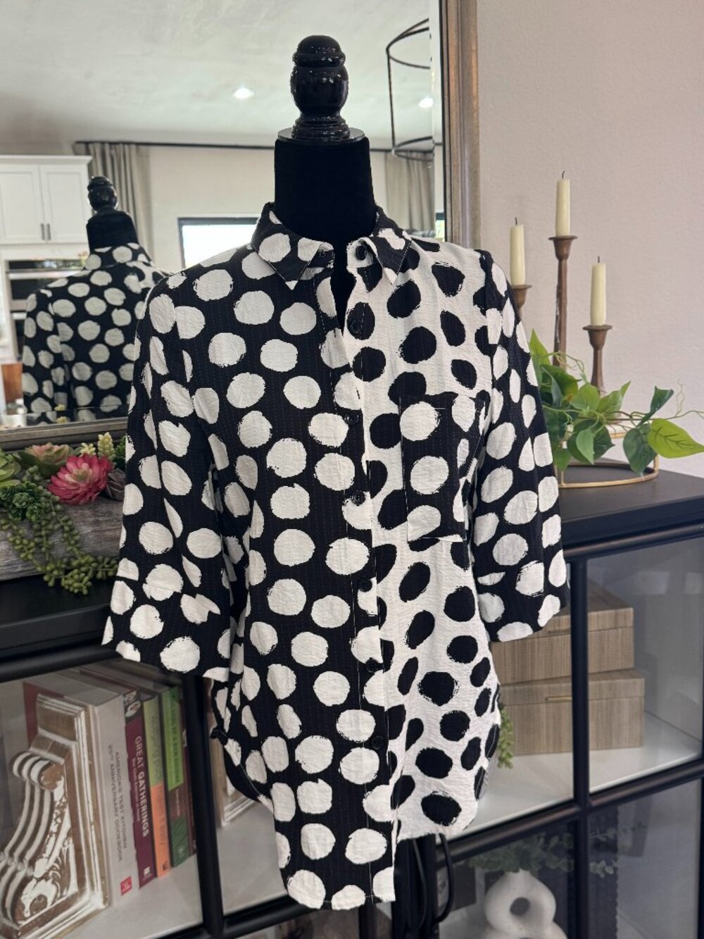 Minkas Black & White Polka Dot One Pocket Button Up with 3/4 Sleeves - Size M